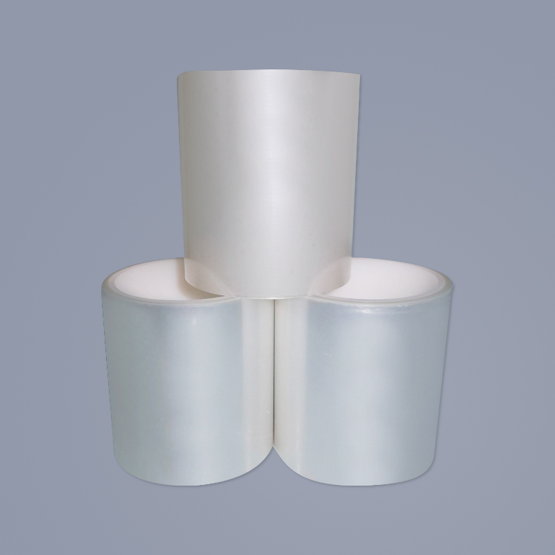 Film uvoľňujúci fluór